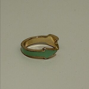 Elegant Gold and Green Women's Ring